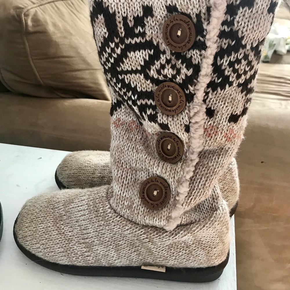 Woman's boots size 6 Woven sweater material .